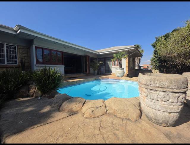 3 BEDROOM HOUSE FOR SALE IN SOUTH CREST